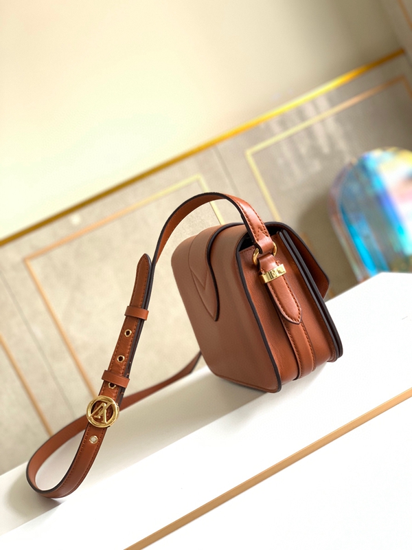 ルイヴィトンバッグ背面デザイン